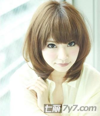 什么<em>发型</em>适合显瘦减龄 <em>矮个大脸女生</em>齐刘海最