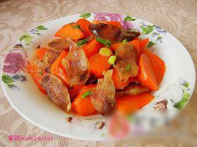 胡萝卜炒香肠