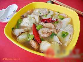 五花肉鲜虾豆腐煲