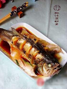 椒汁蒸鲈鱼