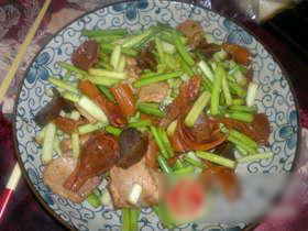 蒜苔炒鸭板肠
