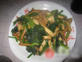 菠菜炒豆干