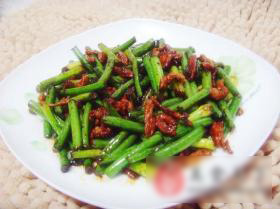 肉丝炒蒜苔