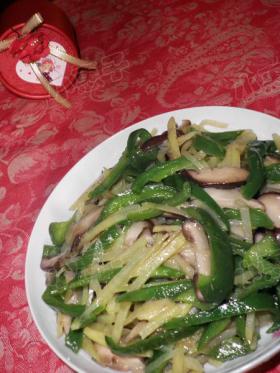土豆香菇辣椒丝