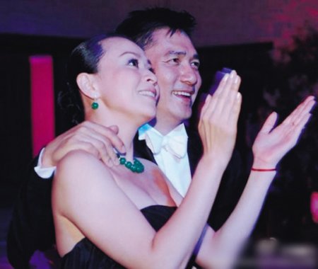 刘嘉玲突然向梁朝伟求婚 梁朝伟的反应亮了